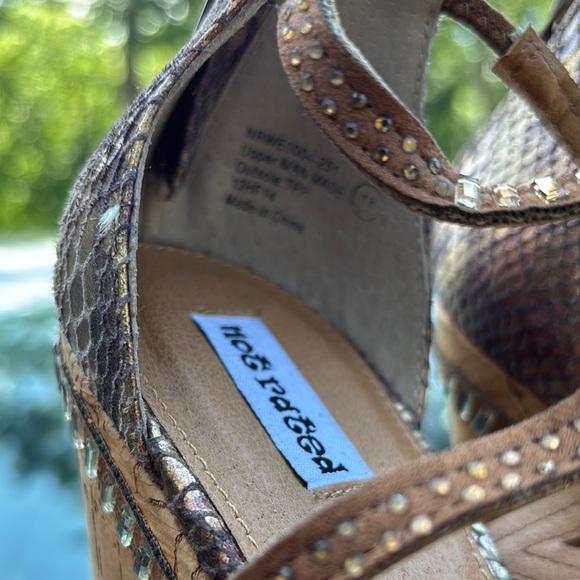 NWB Not Rated Metallic Gold Wedge Sandals - Picture 9 of 15